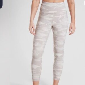 Athleta Elation 7/8 Tight Leggings XS - Gray Camo